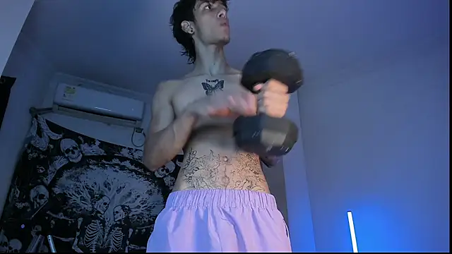 Snapshot of Snakebutterfly chatting on November 28, 4:48 am Snakebutterfly online show from November 28, 4:48 am