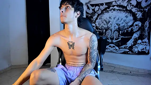 Snapshot of Snakebutterfly chatting on February 23, 7:06 am Snakebutterfly online show from February 23, 7:06 am