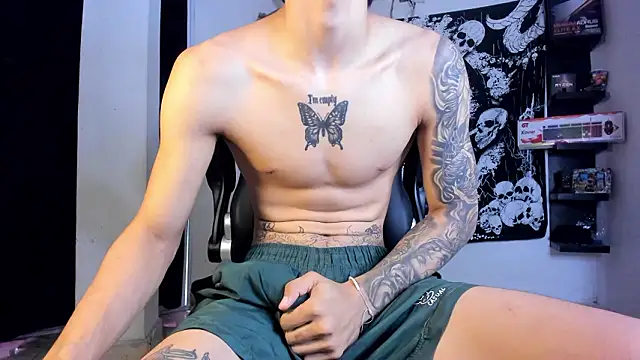 Snapshot of Snakebutterfly chatting on March 4, 3:18 pm Snakebutterfly online show from March 4, 3:18 pm