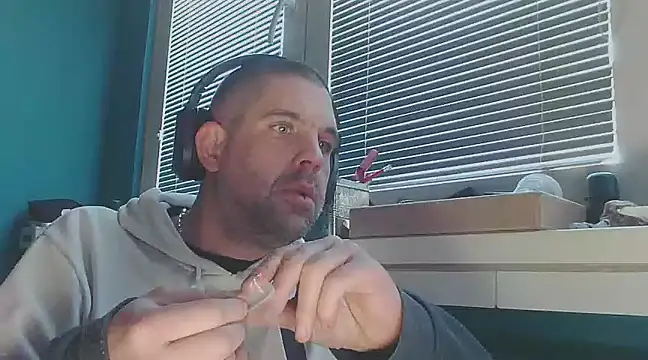 Snapshot of YouWantMe666 chatting on February 15, 6:23 am YouWantMe666 online show from February 15, 6:23 am