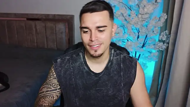 Axel Big cock online show from July 25, 2:42 am