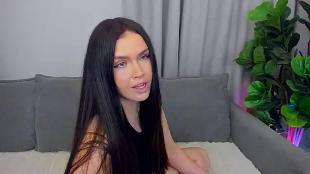 Snapshot of sexyangeloux chatting on May 21, 10:50 pm sexyangeloux online show from May 21, 10:50 pm