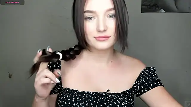 Snapshot of EvaaMillerr99 chatting on December 6, 1:00 pm EvaaMillerr99 online show from December 6, 1:00 pm