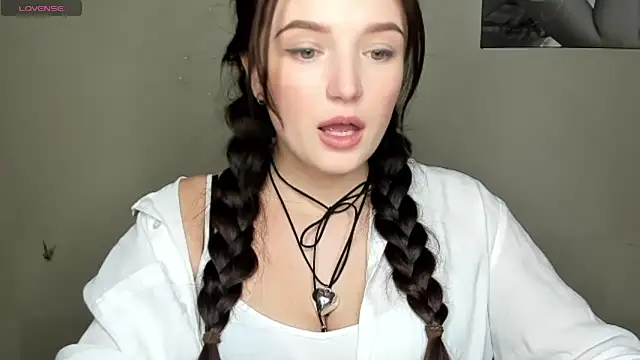 Snapshot of EvaaMillerr99 chatting on December 16, 2:38 pm EvaaMillerr99 online show from December 16, 2:38 pm