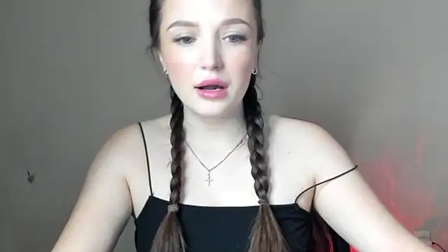 Snapshot of EvaaMillerr99 chatting on March 18, 1:31 pm EvaaMillerr99 online show from March 18, 1:31 pm