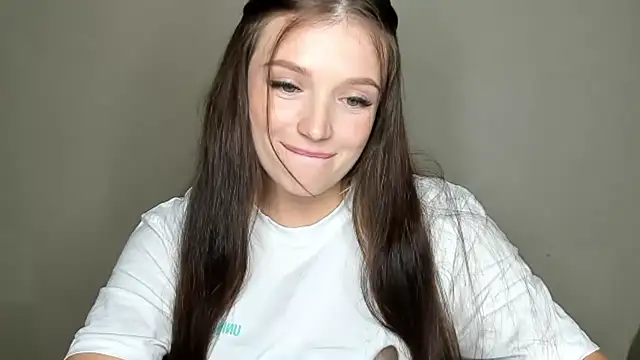 Snapshot of EvaaMillerr99 chatting on October 25, 6:13 pm EvaaMillerr99 online show from October 25, 6:13 pm