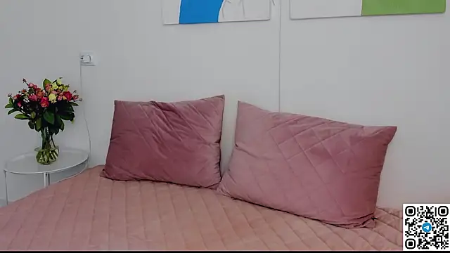 SelenaRousey online show from March 26, 8:42 am