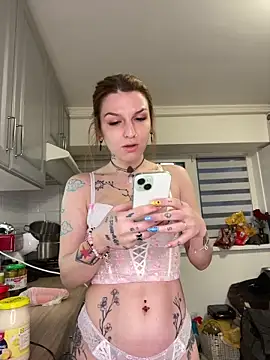 MoonAgnes online show from April 11, 5:06 pm