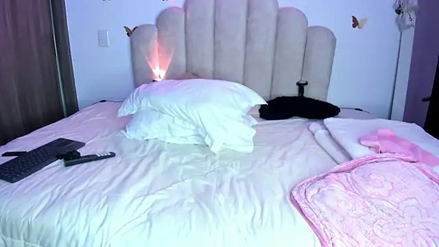 Snapshot of NaomiAsha chatting on October 24, 11:23 pm NaomiAsha online show from October 24, 11:23 pm