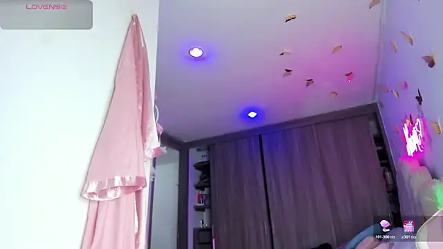 Snapshot of NaomiAsha chatting on December 22, 11:57 pm NaomiAsha online show from December 22, 11:57 pm