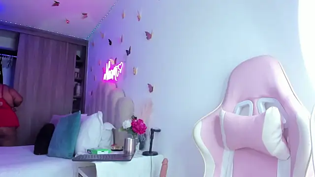 Snapshot of NaomiAsha chatting on January 7, 1:46 pm NaomiAsha online show from January 7, 1:46 pm