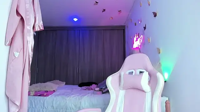 Snapshot of NaomiAsha chatting on January 13, 10:37 pm NaomiAsha online show from January 13, 10:37 pm