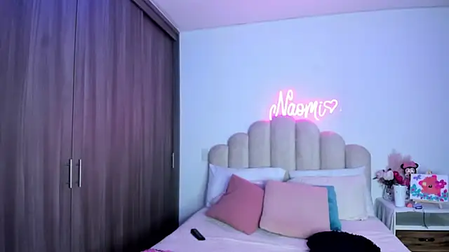 Snapshot of NaomiAsha chatting on February 3, 11:21 pm NaomiAsha online show from February 3, 11:21 pm