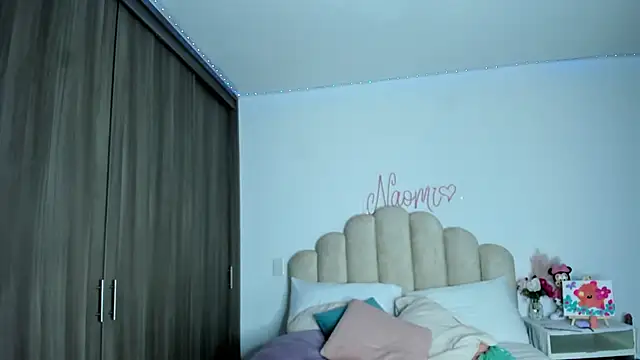 Snapshot of NaomiAsha chatting on February 4, 11:20 pm NaomiAsha online show from February 4, 11:20 pm