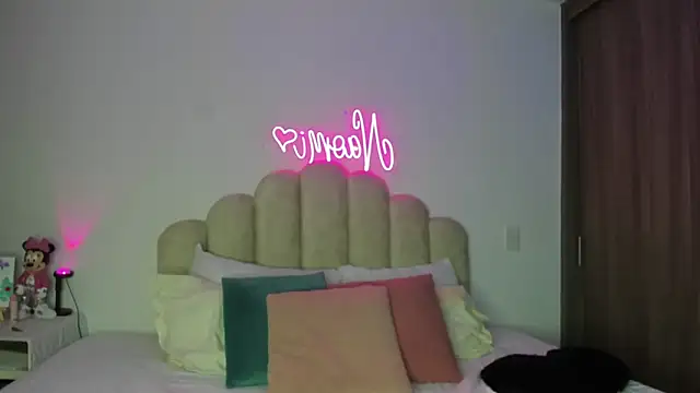 Snapshot of NaomiAsha chatting on February 20, 8:20 pm NaomiAsha online show from February 20, 8:20 pm