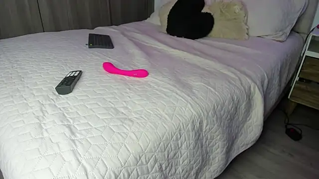 Snapshot of NaomiAsha chatting on March 22, 8:34 pm NaomiAsha online show from March 22, 8:34 pm