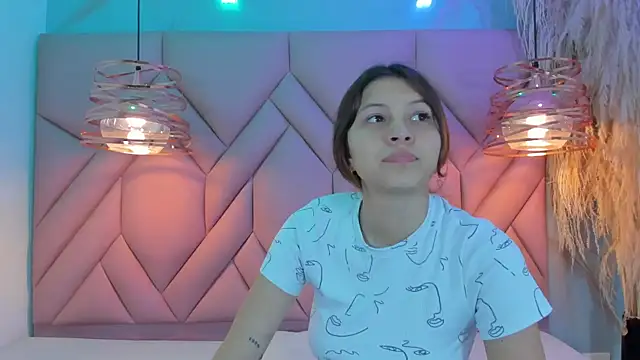 Snapshot of AngelaaCute_ chatting on January 7, 11:58 am AngelaaCute online show from January 7, 11:58 am