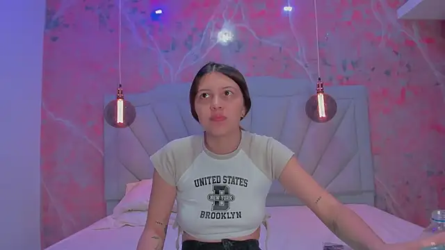 Snapshot of AngelaaCute_ chatting on January 16, 11:58 am AngelaaCute online show from January 16, 11:58 am