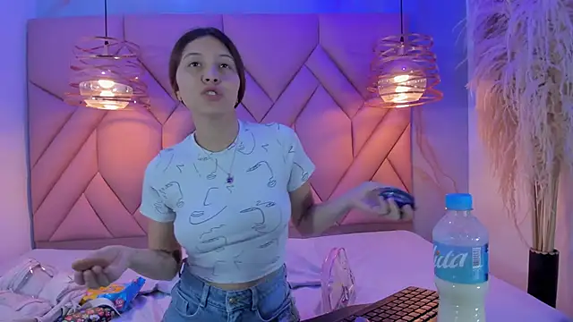 Snapshot of AngelaaCute_ chatting on February 1, 12:05 pm AngelaaCute online show from February 1, 12:05 pm