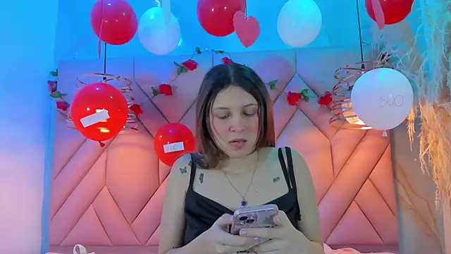 Snapshot of AngelaaCute_ chatting on February 15, 12:54 pm AngelaaCute online show from February 15, 12:54 pm