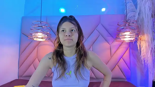 Snapshot of AngelaaCute_ chatting on February 26, 12:14 pm AngelaaCute online show from February 26, 12:14 pm