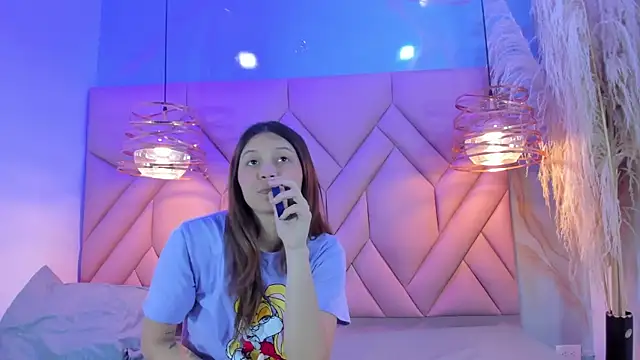 Snapshot of AngelaaCute_ chatting on March 4, 12:12 pm AngelaaCute online show from March 4, 12:12 pm