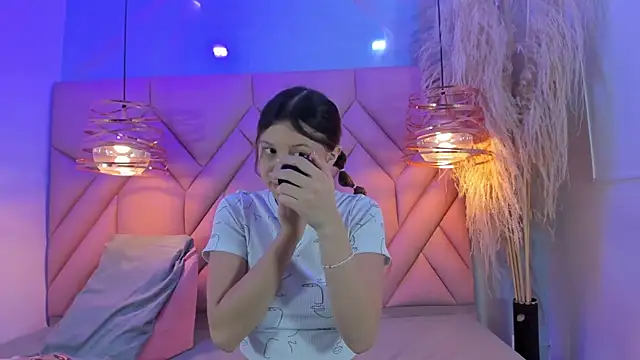 Snapshot of AngelaaCute_ chatting on March 19, 12:12 pm AngelaaCute online show from March 19, 12:12 pm