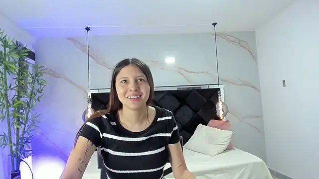 Snapshot of AngelaaCute_ chatting on November 15, 12:34 pm AngelaaCute online show from November 15, 12:34 pm