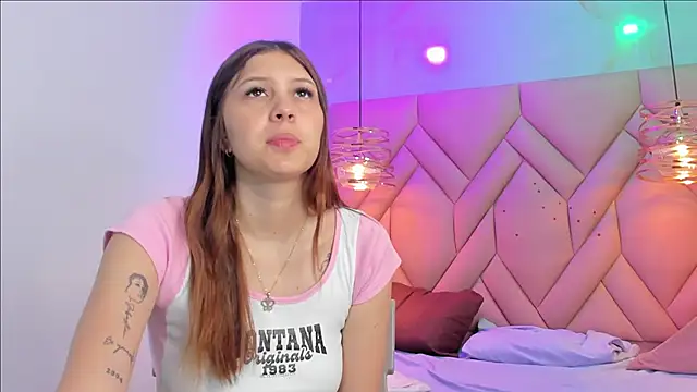 Snapshot of AngelaaCute_ chatting on February 22, 12:26 pm AngelaaCute online show from February 22, 12:26 pm