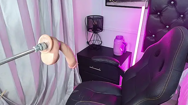 Snapshot of Lizz_Tender chatting on January 24, 1:14 pm Lizz Tender online show from January 24, 1:14 pm