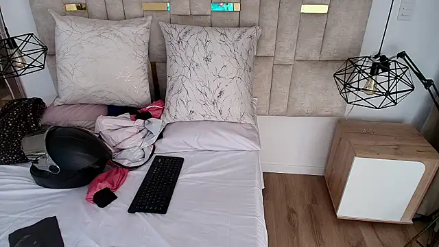 Snapshot of Lizz_Tender chatting on October 16, 12:50 pm Lizz Tender online show from October 16, 12:50 pm