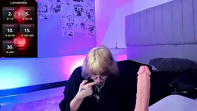 Snapshot of SukiFuyu_ chatting on December 6, 4:17 pm SukiFuyu  online show from December 6, 4:17 pm