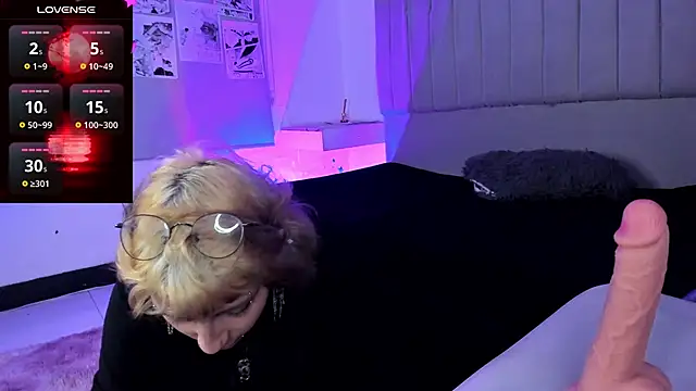 Snapshot of SukiFuyu_ chatting on December 9, 12:30 pm SukiFuyu  online show from December 9, 12:30 pm