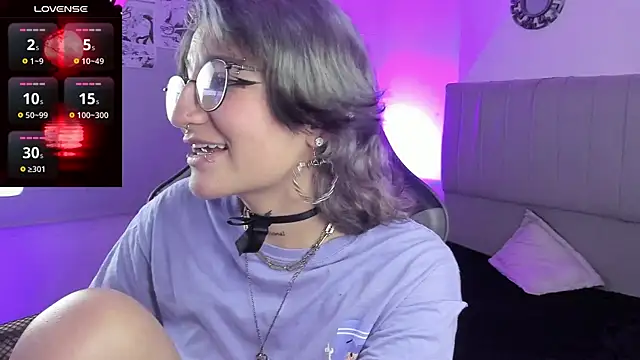 Snapshot of SukiFuyu_ chatting on February 11, 6:33 pm SukiFuyu  online show from February 11, 6:33 pm