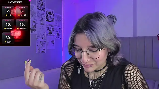 Snapshot of SukiFuyu_ chatting on March 7, 3:18 pm SukiFuyu  online show from March 7, 3:18 pm