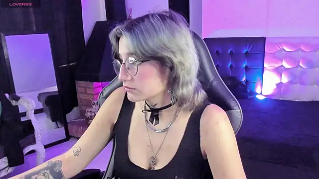 Snapshot of SukiFuyu_ chatting on March 16, 3:17 pm SukiFuyu  online show from March 16, 3:17 pm