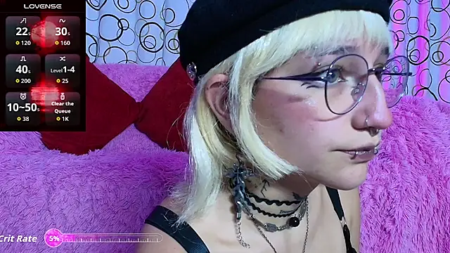 Snapshot of SukiFuyu_ chatting on October 17, 12:14 am SukiFuyu  online show from October 17, 12:14 am