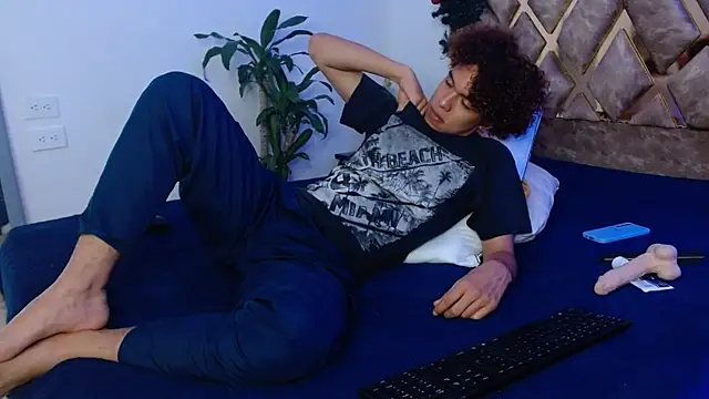 Snapshot of nickolas_moon chatting on December 30, 11:38 pm nickolas moon online show from December 30, 11:38 pm