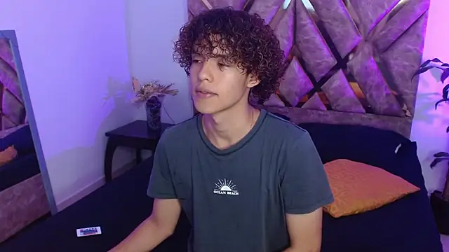 Snapshot of nickolas_moon chatting on February 1, 2:34 pm nickolas moon online show from February 1, 2:34 pm