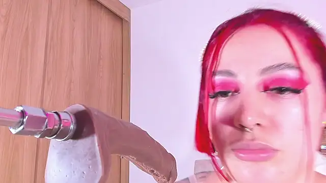 Snapshot of annika_taylor chatting on February 10, 10:19 pm annika taylor online show from February 10, 10:19 pm