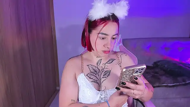 Snapshot of annika_taylor chatting on February 26, 12:38 am annika taylor online show from February 26, 12:38 am