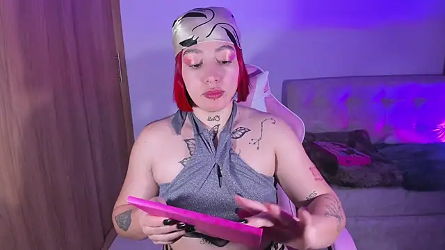 Snapshot of annika_taylor chatting on February 27, 12:10 am annika taylor online show from February 27, 12:10 am