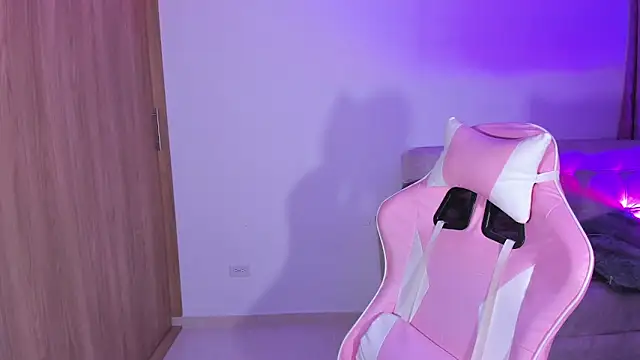 Snapshot of annika_taylor chatting on March 7, 11:38 pm annika taylor online show from March 7, 11:38 pm