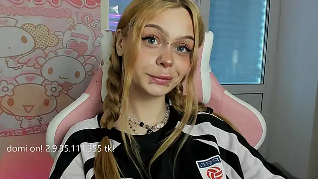 Snapshot of shy_melony chatting on April 28, 6:18 am shy melony online show from April 28, 6:18 am
