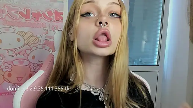 Snapshot of shy_melony chatting on May 3, 11:05 am shy melony online show from May 3, 11:05 am