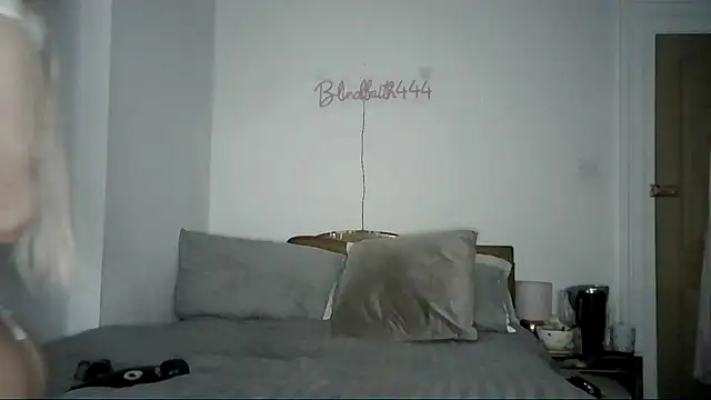 Snapshot of Elsa_24 chatting on January 15, 8:20 am Elsa 24 online show from January 15, 8:20 am