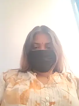 Snapshot of Hotmilfxox chatting on December 4, 8:23 am Hotmilfxox online show from December 4, 8:23 am