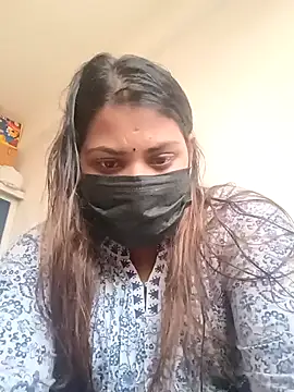 Snapshot of Hotmilfxox chatting on December 8, 7:47 am Hotmilfxox online show from December 8, 7:47 am