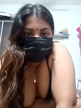 Snapshot of Hotmilfxox chatting on December 11, 8:18 pm Hotmilfxox online show from December 11, 8:18 pm