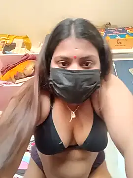 Snapshot of Hotmilfxox chatting on December 15, 11:12 am Hotmilfxox online show from December 15, 11:12 am